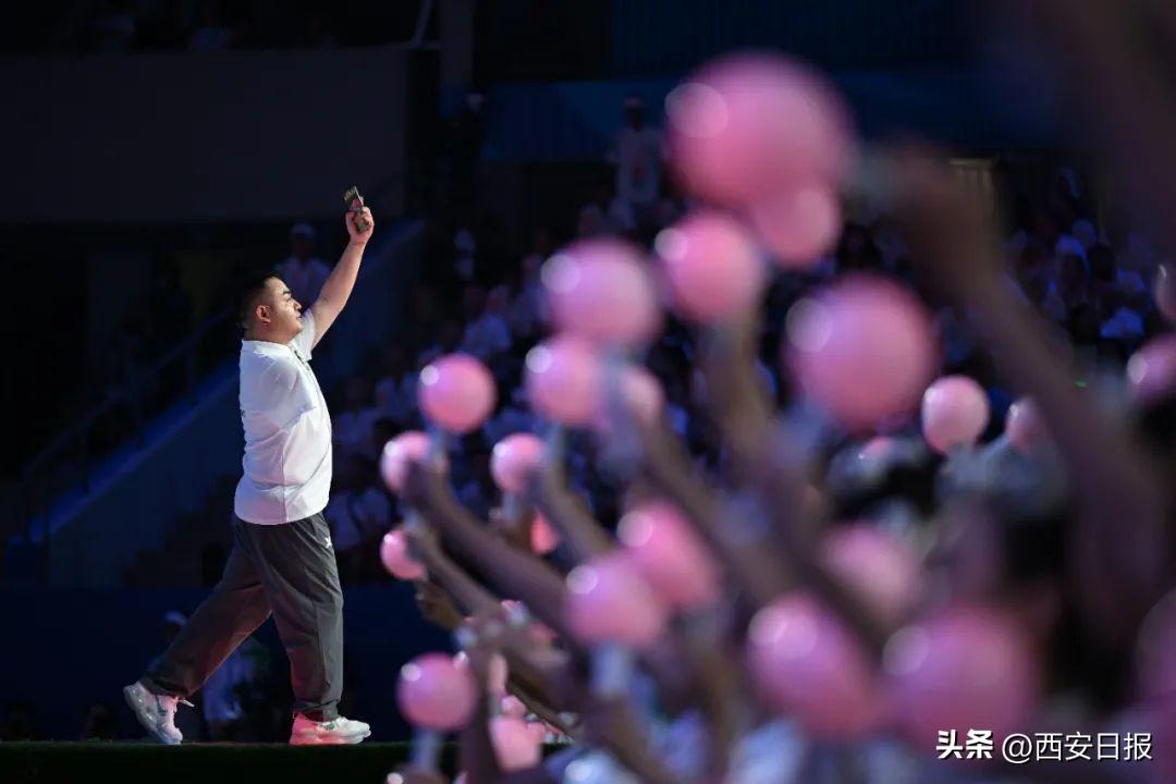 演员王曦，从舞台到荧屏的自信与成就之路