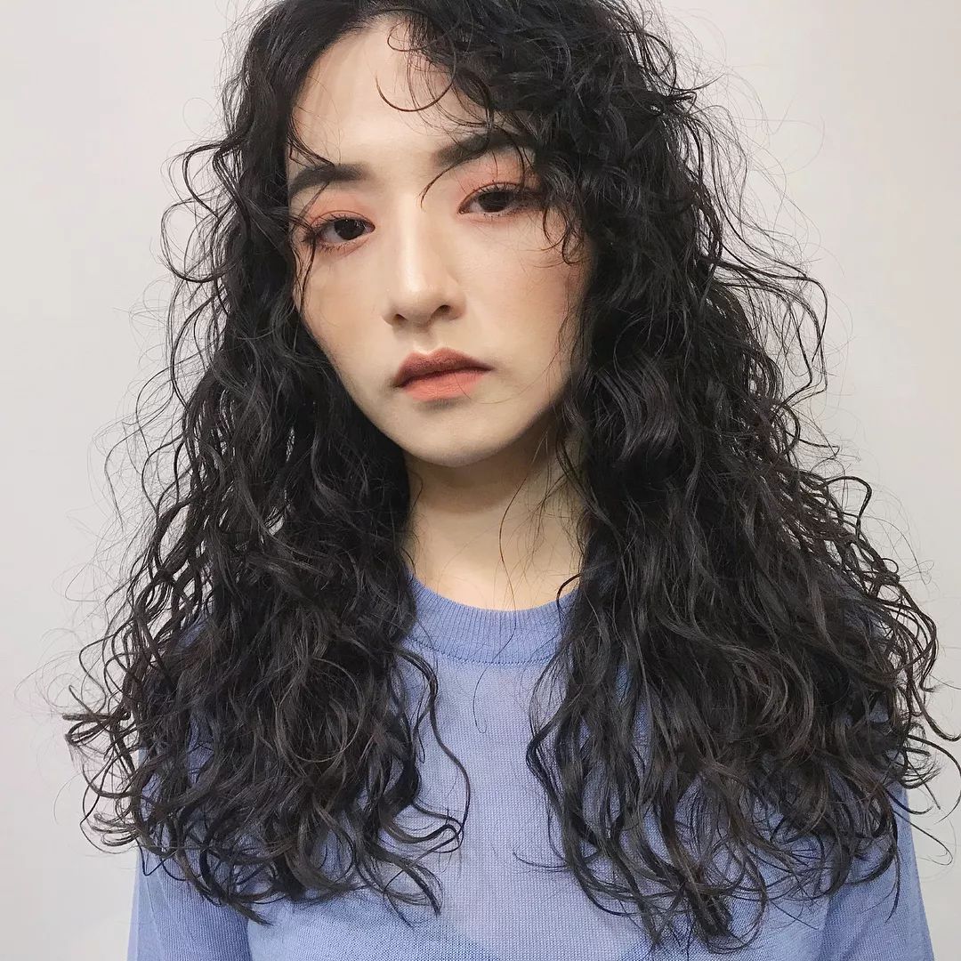 🌟明星短烫发风潮，时尚界的炙热宠儿！🔥