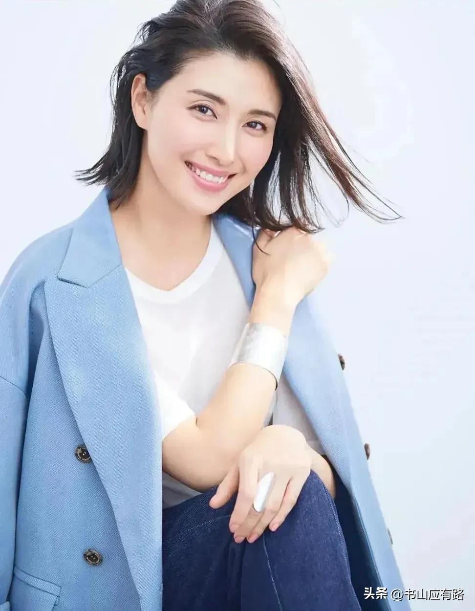 桥本爱实最新写真，小巷深处的独特风情之美